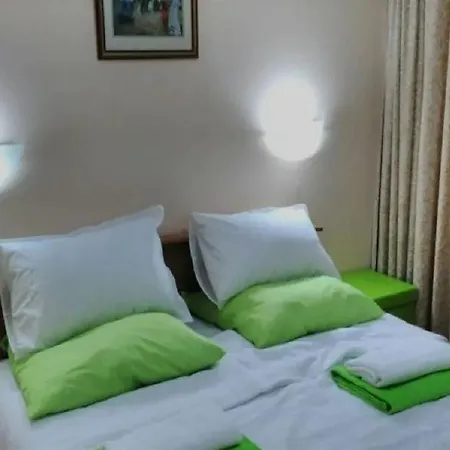 Golden Dreams ساني بيتش