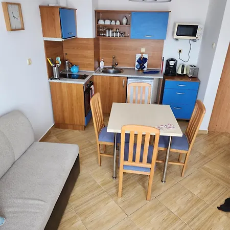 Golden Dreams ساني بيتش