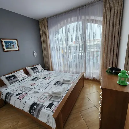 Golden Dreams ساني بيتش