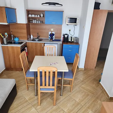 Golden Dreams ساني بيتش