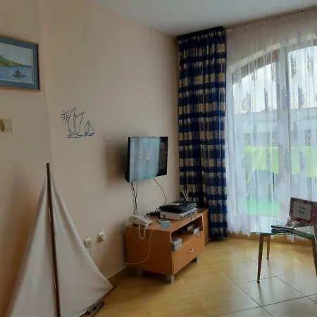 Golden Dreams ساني بيتش